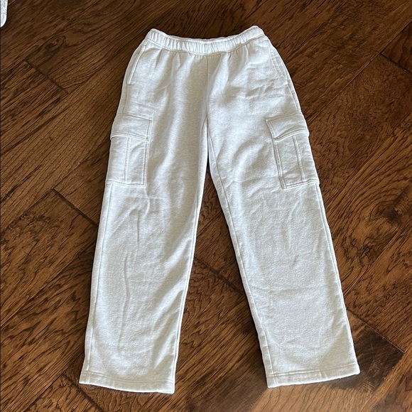 Aritzia Women’s cargo cozy fleece sweatpants - Picture 1 of 8